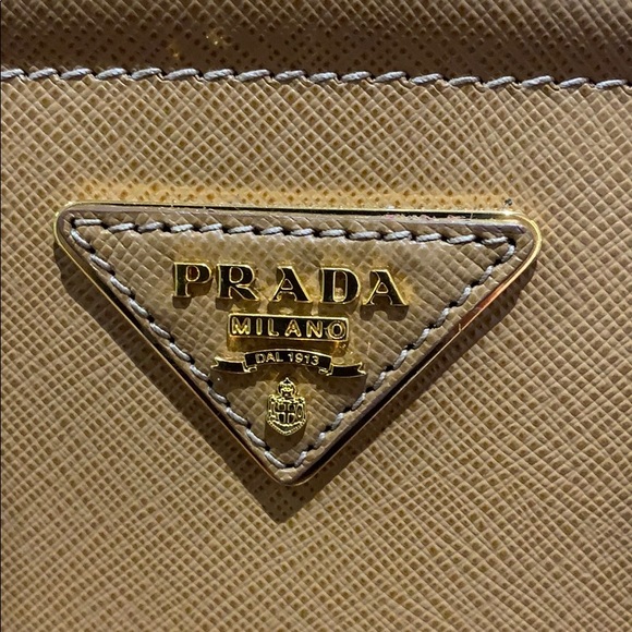 Prada saffiano lux tote - Picture 3 of 8